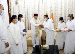 Rajyogini Ambika Didi tying Rakhi to Sri Thawar Chand Gehlot, Hon'ble Governor of Karnataka