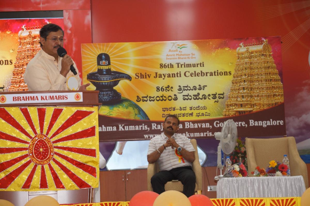 Shri Dr. Ashwini Kumar Prasad giving good wishes