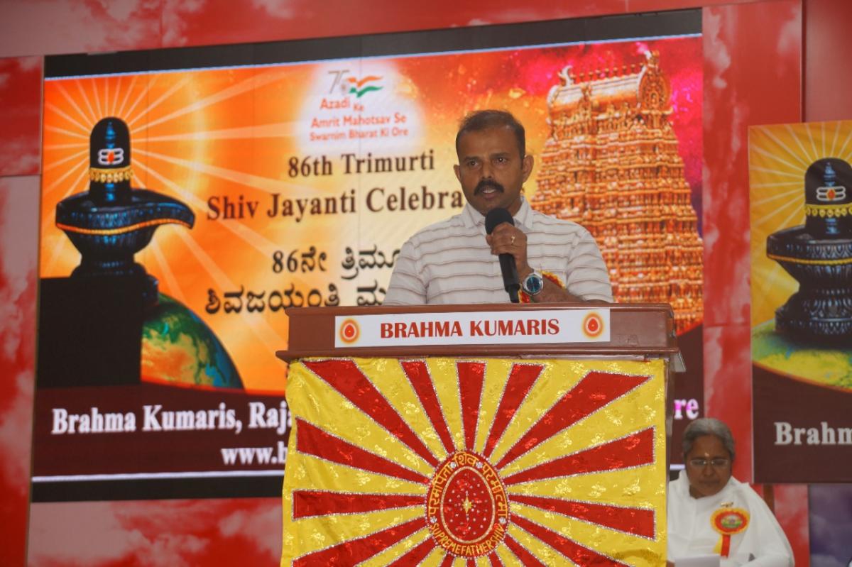 Shri Vasanth SH giving good wishes